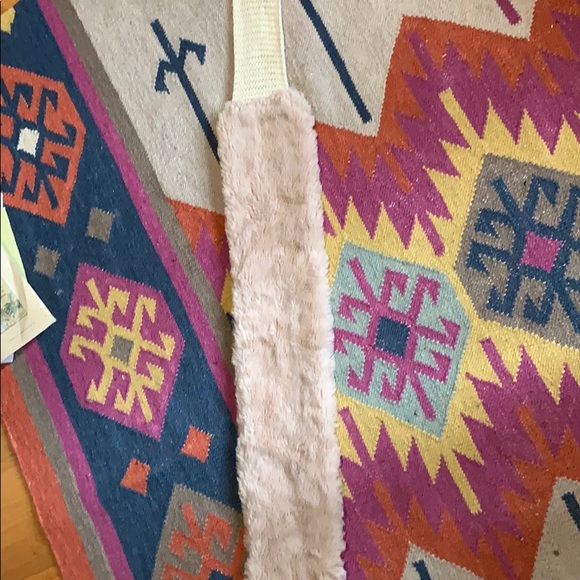 Anthropologie scarf plush pink and cream - Picture 4 of 4